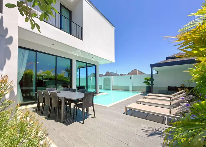 Bangtao Luxury Pool Villa - Prymana